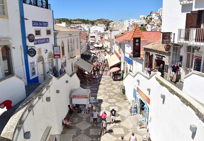 Les traditionnelles rues de la Vieille Ville d'Albufeira