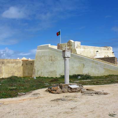 FDer Hafen in Sagres  ortaleza de Sagres